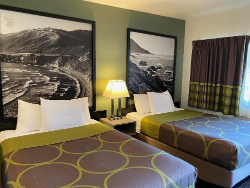 Super 8 by Wyndham Monterey image 10