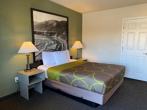 Super 8 by Wyndham Monterey image 19