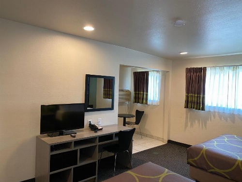 Super 8 by Wyndham Monterey image 21