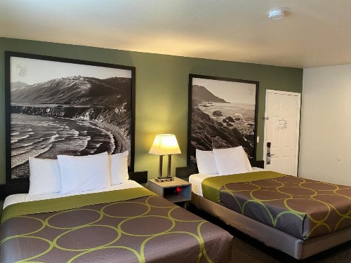 Super 8 by Wyndham Monterey image 22