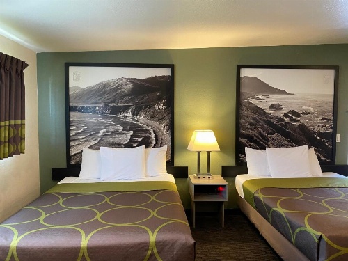 Super 8 by Wyndham Monterey image 23