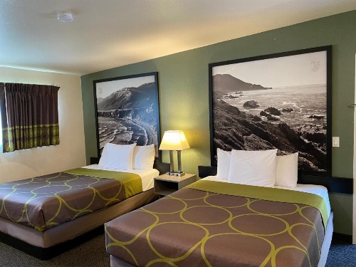 Super 8 by Wyndham Monterey image 24
