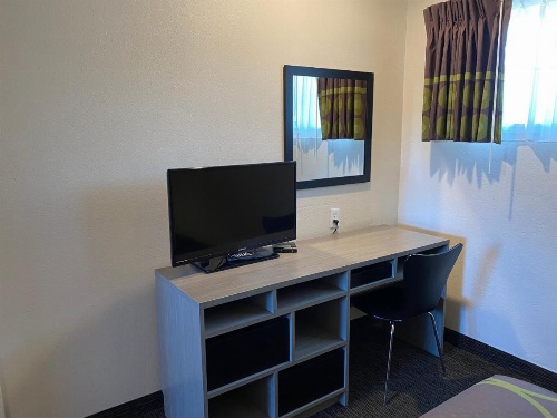 Super 8 by Wyndham Monterey image 26