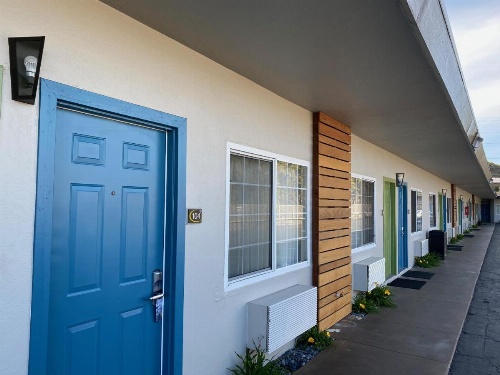 Super 8 by Wyndham Monterey image 30