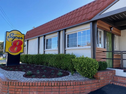 Super 8 by Wyndham Monterey image 31