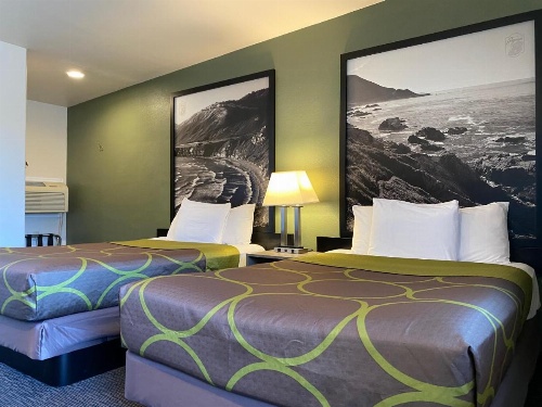 Super 8 by Wyndham Monterey image 8